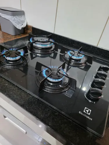 COOKTOP A GAS 4 BOCAS ELETROLUX<br><br>ELECTROLUX (KE4TP)