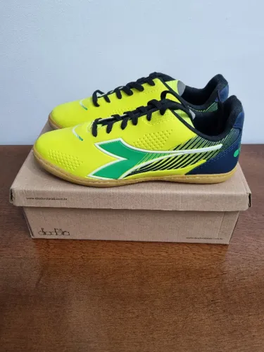 Chuteira Futsal Mondiale Diadora Amarela Unissex Sola Costurada - Número 42 - Nova