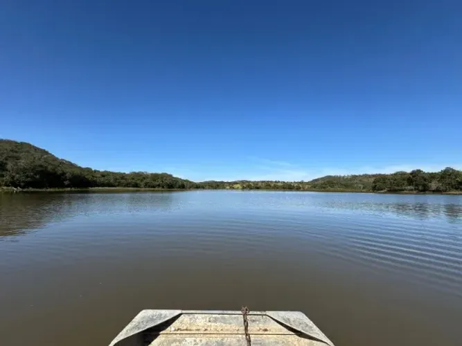 FAZENDA 10 HECTARES COM LAGO E CASA - CENÁRIO PARADISÍACO/ PRÓXIMO A BH/ PORTEIRA FECHADA