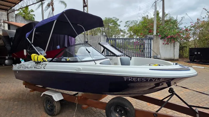 Lancha bayliner 160 capri