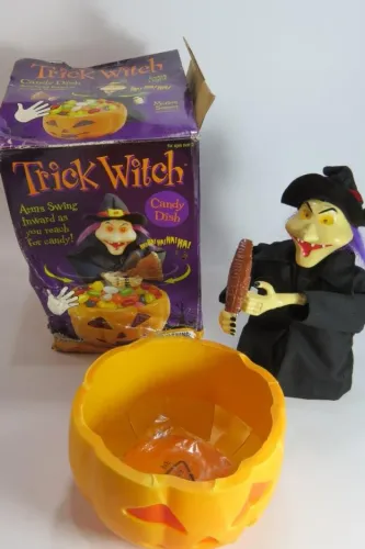 ASSUSTADORA BRUXA TOMANDO CONTA DE DOCES (VTG Halloween Tricky Witch Candy Bowl Dish Anima