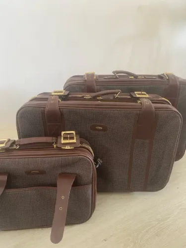 Relíquia vintage da marca IKA Jogo de malas de viagem em couro marrom