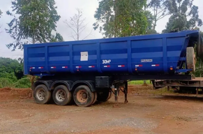 Caçamba Basculante Pastre ano 2022, com 3 eixos e capacidade para 30 ?, em SP