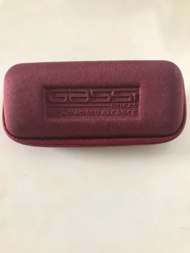 Case Porta Óculos Bordô Da Marca Gassi Bordô