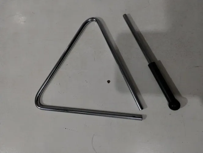 Triângulo musical para curtir o são João, 17 cm cada lado.