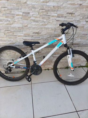 Bicicleta aro 24 muito nova
