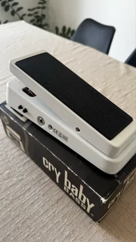 Pedal contrabaixo Dunlop Cry Baby Bass Wah