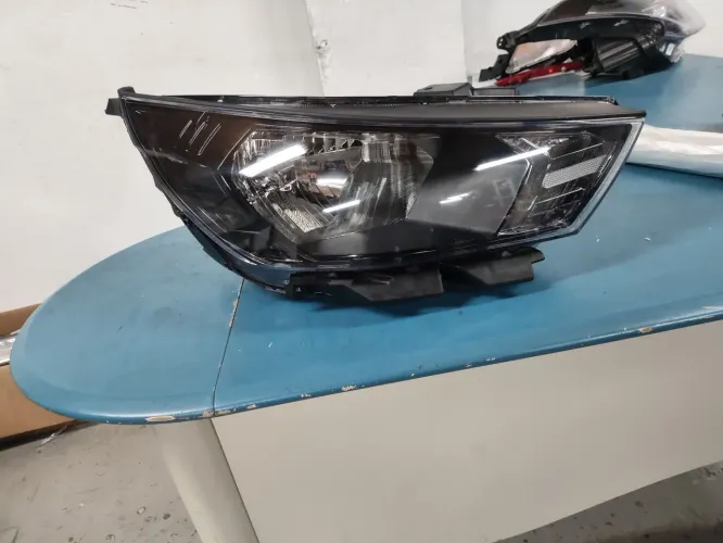 Farol HB20 2022/2025 lado direito