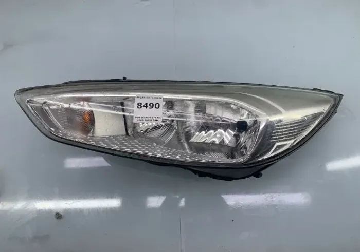 Farol Ford Focus 2016     etq8490