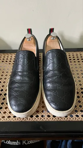 TÊNIS GUCCI SLIP ON GG SUPREME COURO PRETO