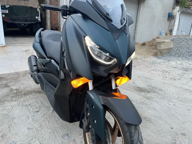 Yamaha XMax ABS automática com apenas 4 mil km rodados