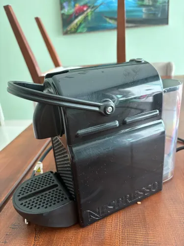 Cafeteira nespresso inisia