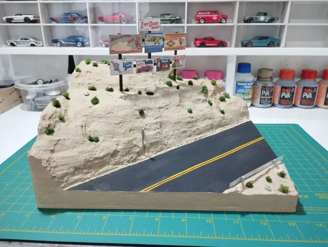 Diorama de estrada em miniatura