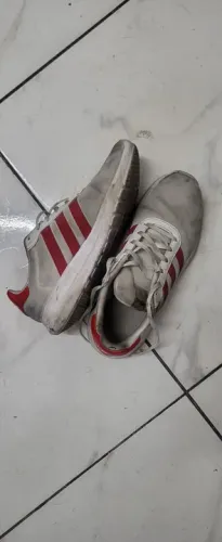 Tênis adidas de academia usado