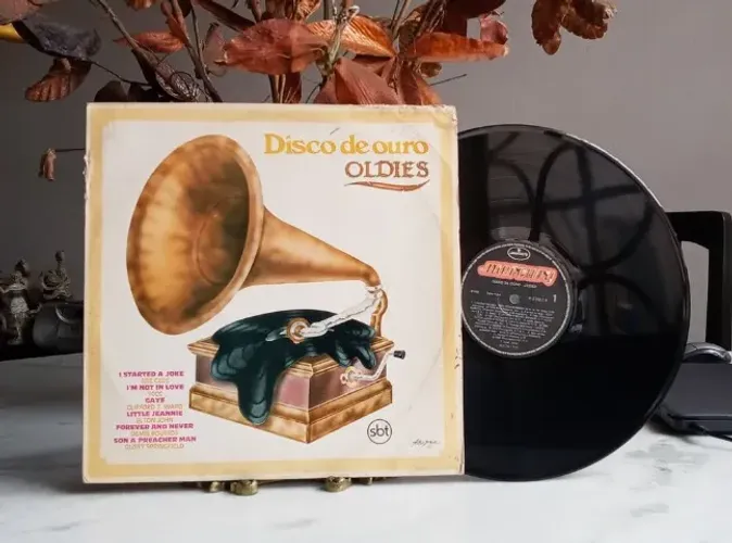 LP Vinil / Disco de Ouro - Oldies (1983) c/ encarte / Bee Gees, 10CC, Elton John, Aphrodit