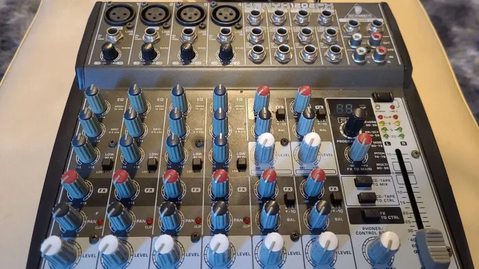 Mesa de Som Behringer Xenyx 1202FX