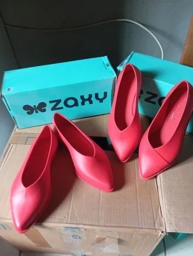 Sapatilhas Zaxy Vermelhas - Conforto e Estilo!