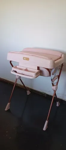 Trocador de bebê com banheira