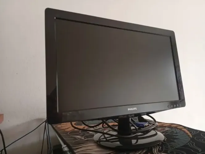 Monitor LCD, 19" polegadas completo.
