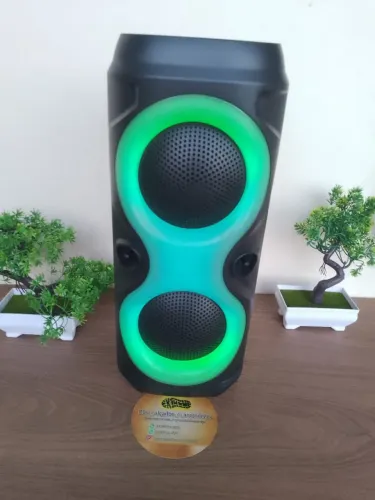 Qualidade em suas festas em família e com amigos caixa de som com led entrada USB lacrada