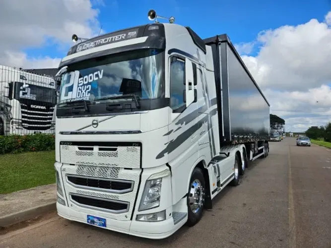 FH 500 6X2 Globetrotter Ano 21 Teto Alto Euro 5 aut + Sider 30plt noma ano 24 15.20 x 2.80