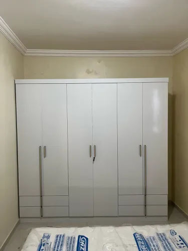 Guarda-Roupa 6 portas