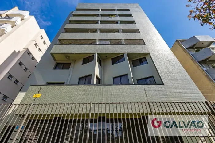 Apartamento de Alto Padrão no Centro de Curitiba, com 4 suítes e 03 vagas de garagens.