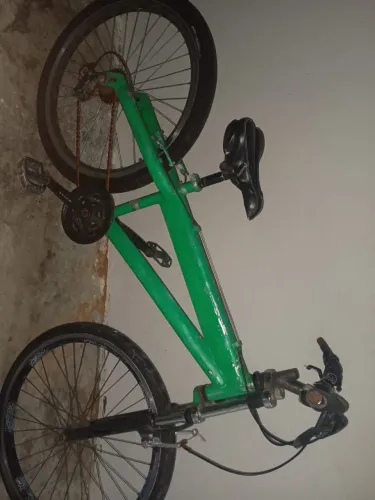 Vendo bicicleta usada em bom estado, só precisa trocar a suspensão