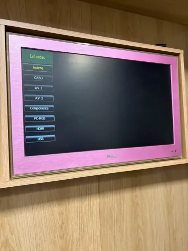 TV Philco LCD 32" Rosa - em ótimo estado!