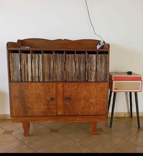 350 LPs e 100 Compactos