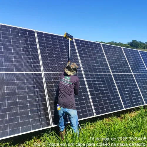 Limpeza de placa solar