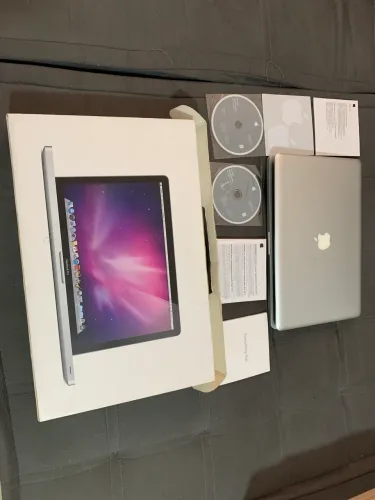 MacBook Pro (LEIA)