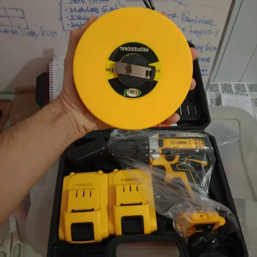 Kit de Furadeira Parafusadeira com maleta e acessórios