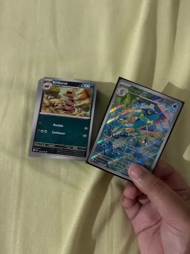 100 cartas e 1 carta Ilustração Rara Pokémon
