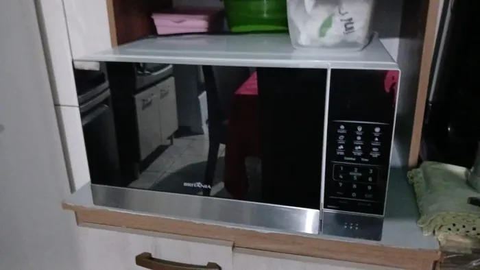 Microondas Britânia 28 litros