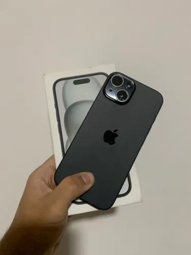 iPhone 15 em perfeito estado