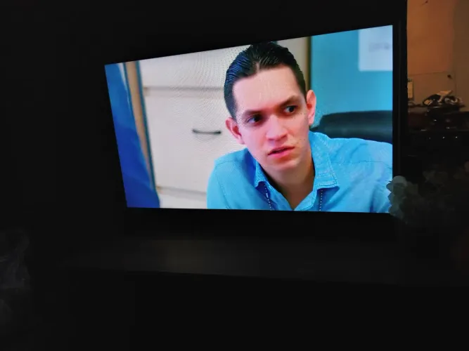 Troco TV em um iPhone ela ai da esta com o plástico nas laterais 