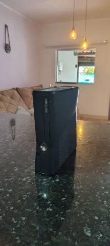 Xbox 360 Slim - Completo com Kinect e Acessórios