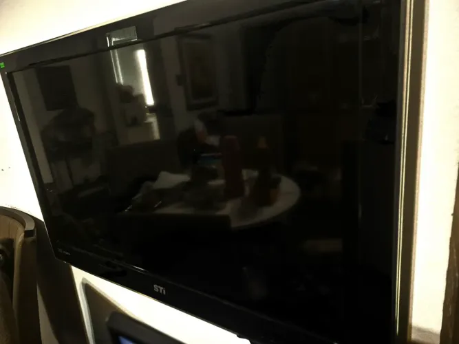 Vendo TV STI 39 polegadas , para conserto ou retirar peças 