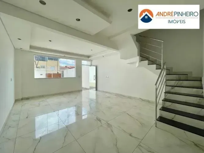 Casa Geminada à Venda 3 Quartos (1 Suíte) 2 Vagas Santa Mônica