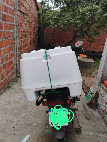 Vendo baú 80L moto com suporte para pop 100 e pop 110i