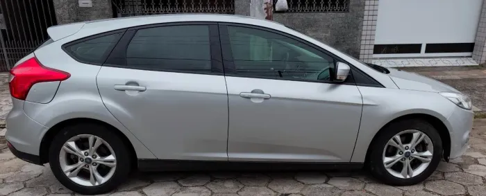 Ford Focus 1.6 S/1.6 SE Flex 16V 5P AUT 2015
