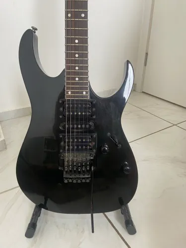 Guitarra Ibanez! Para vender logo.