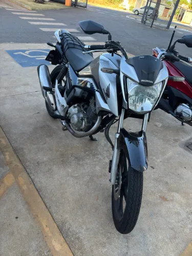 Vendo CG Titan 160 2018/19 quitado e em perfeito estado 