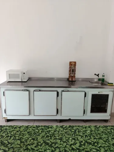 Balcão refrigerado industrial com 4 portas