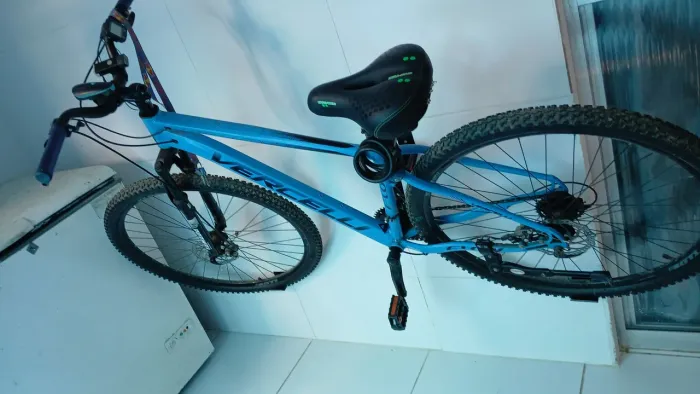 Bicicleta novinha. Usada umas 3 vezes