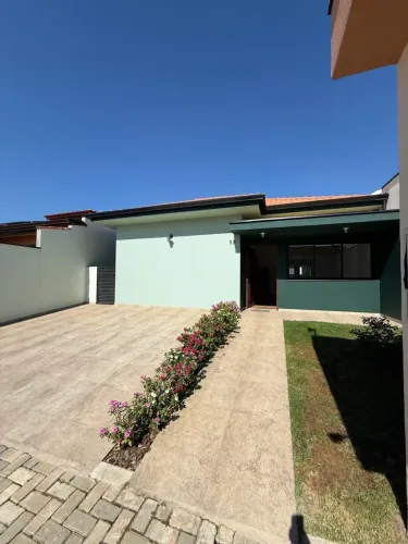 CASA TÉRREA NOVA EM CONDOMÍNIO FECHADO EM BAIRRO NOBRE