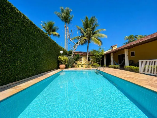 Casa com piscina e 5 dormitórios na Praia da Enseada Alfa Imóveis Guarujá