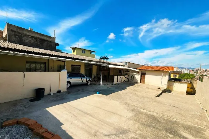 Casa à venda com 04 quartos, 02 Banheiros, 03 vagas de garagem, 360m² - Bairro Santa Cruz
