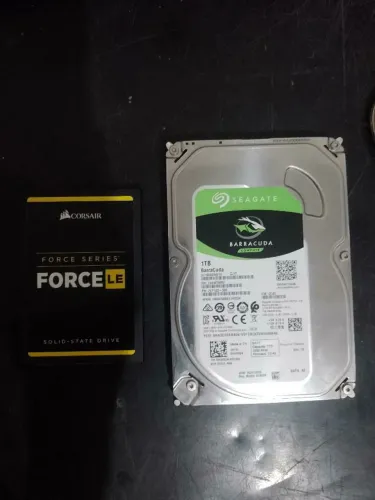 Hd barracuda 1tb e Ssd Corsair 120gb
